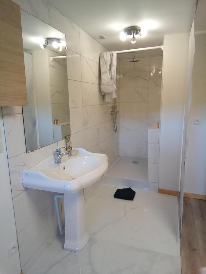 Logement De Charme Coinches Exteriör bild