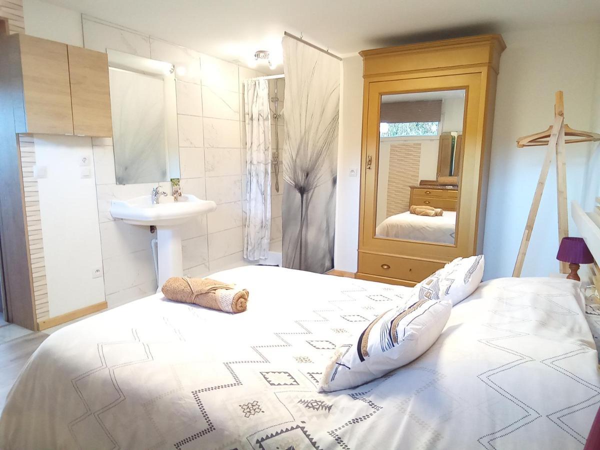 Logement De Charme Coinches Exteriör bild