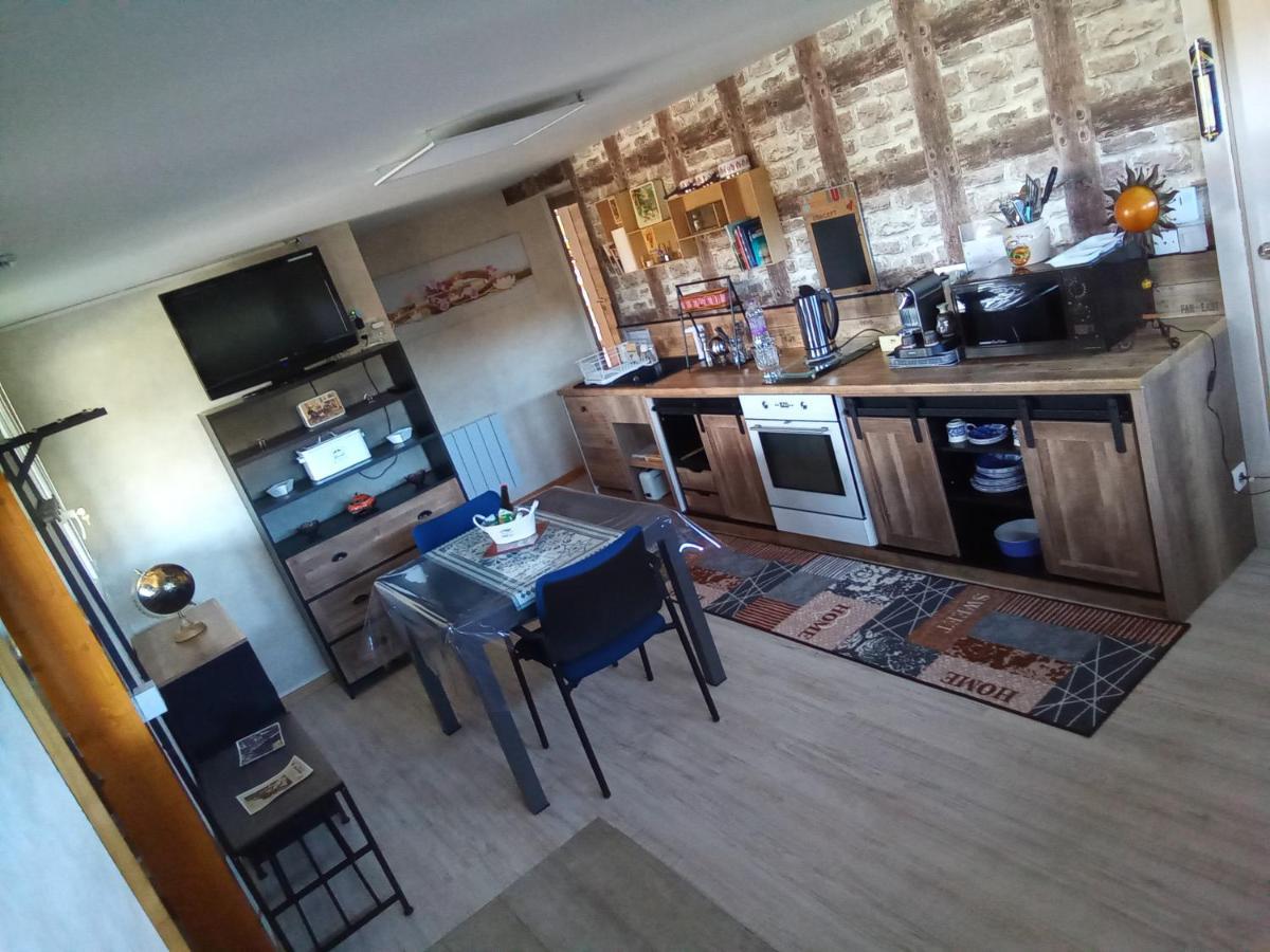 Logement De Charme Coinches Exteriör bild