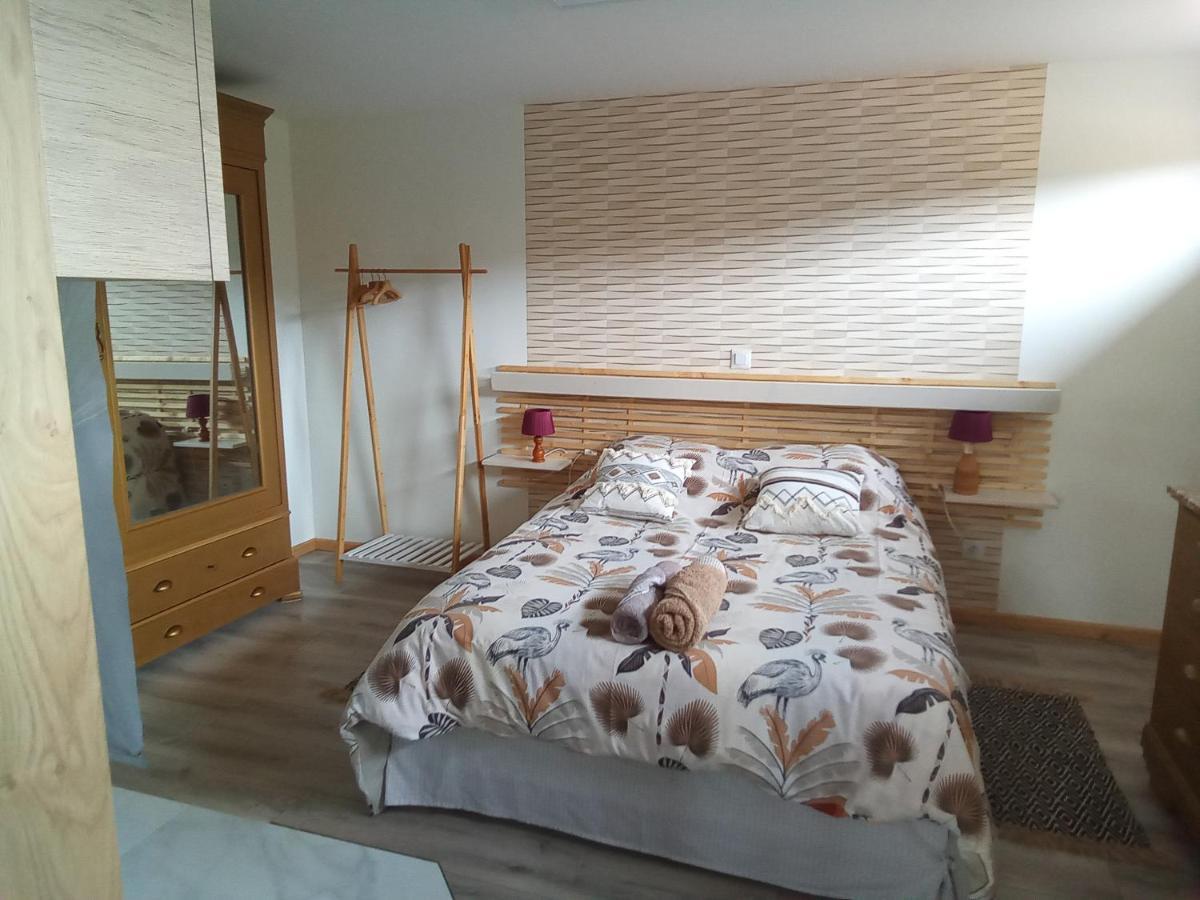 Logement De Charme Coinches Exteriör bild