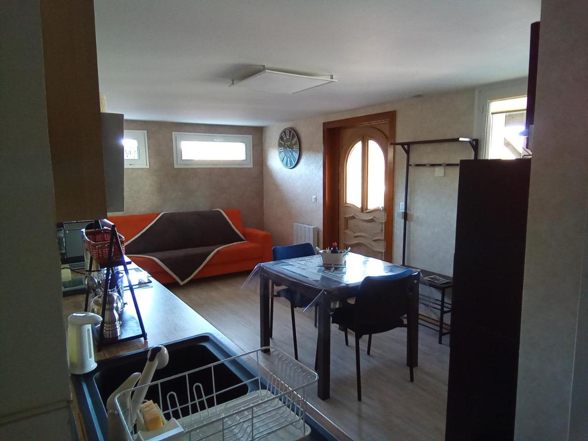 Logement De Charme Coinches Exteriör bild